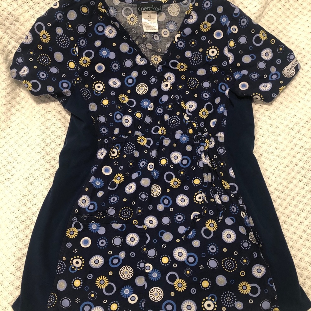 Cherokee maternity scrub top xs